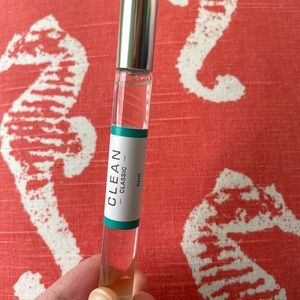 Clean Classic Rain Eau de Parfum Rollerball 0.34 oz NWOT